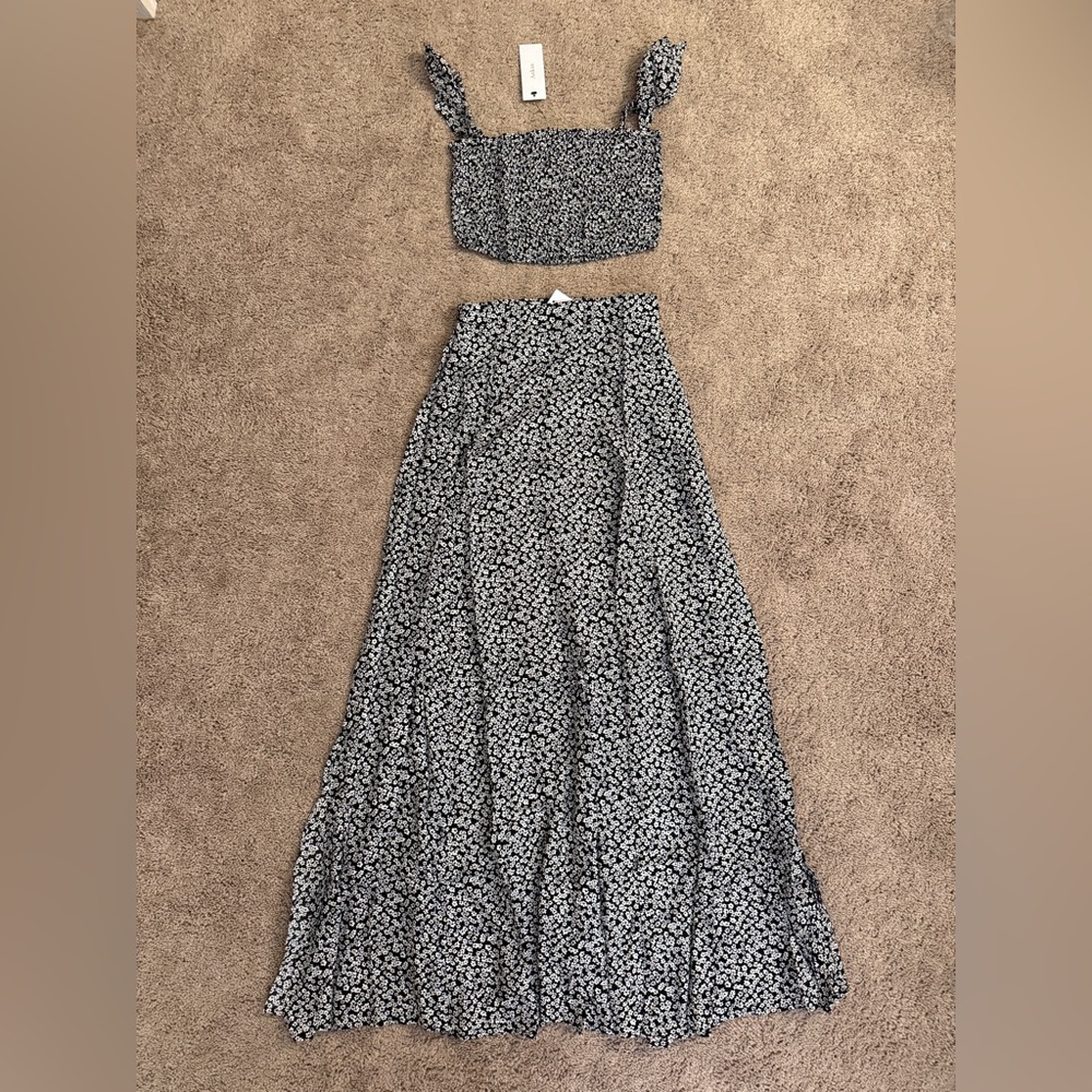 Aakaa Top Skirt Women size S,M,L Black White Floral Maxi Skirt Crop Top Set